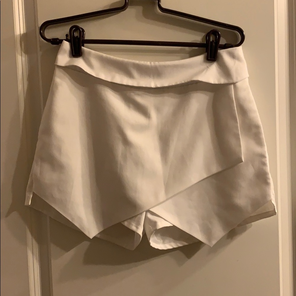White envelop skort